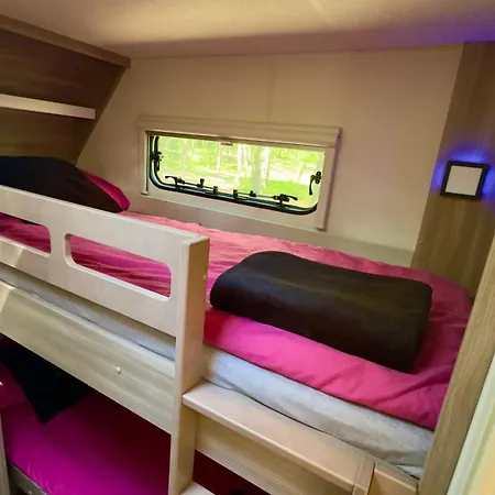 Kamp alanı Caravana Juliana Hobby 545 Z Widokiem Na Jezioro *
