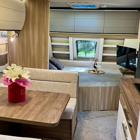 Caravana Juliana Hobby 545 Z Widokiem Na Jezioro