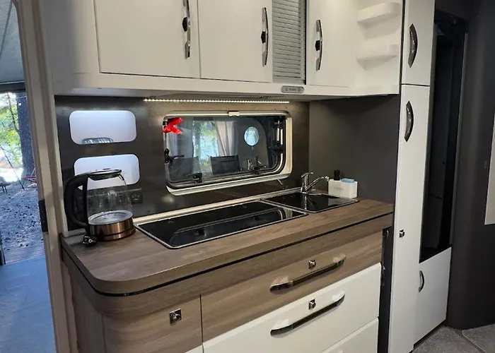 Kemp Caravana Juliana Hobby 545 Z Widokiem Na Jezioro Swaderki